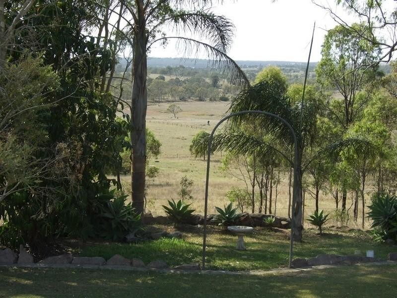 6891 New England Highway, Crows Nest QLD 4355