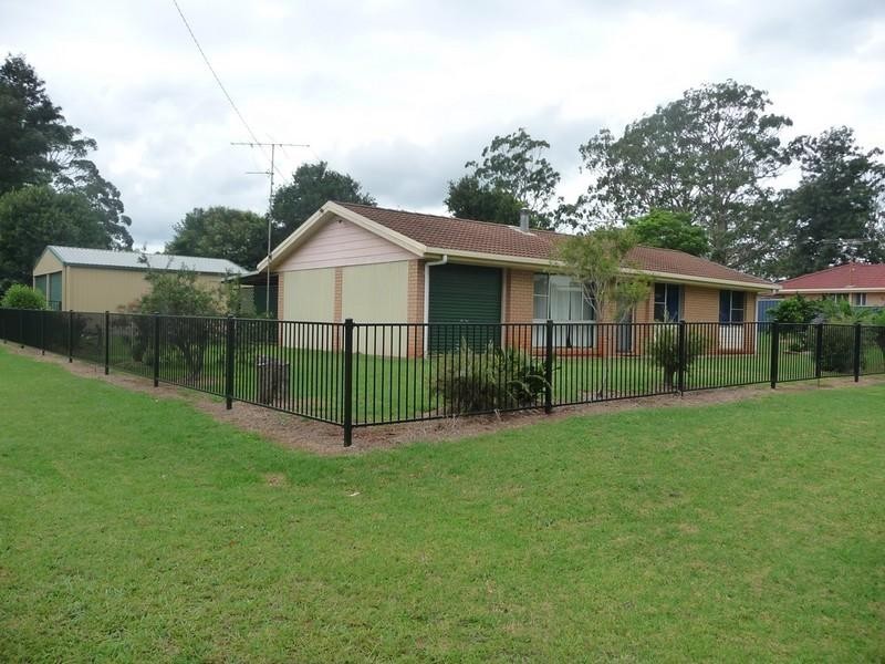 3 Station Street, Hampton QLD 4352