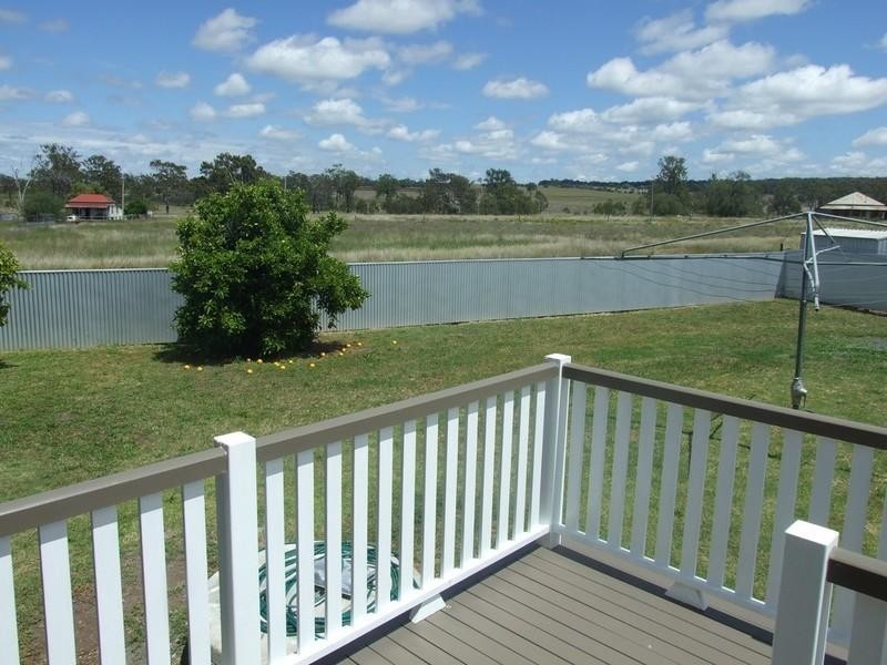 11 John Street, Goombungee QLD 4354