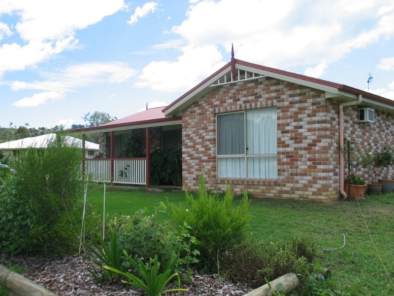 8 Devoncourt Road, Crows Nest QLD 4355