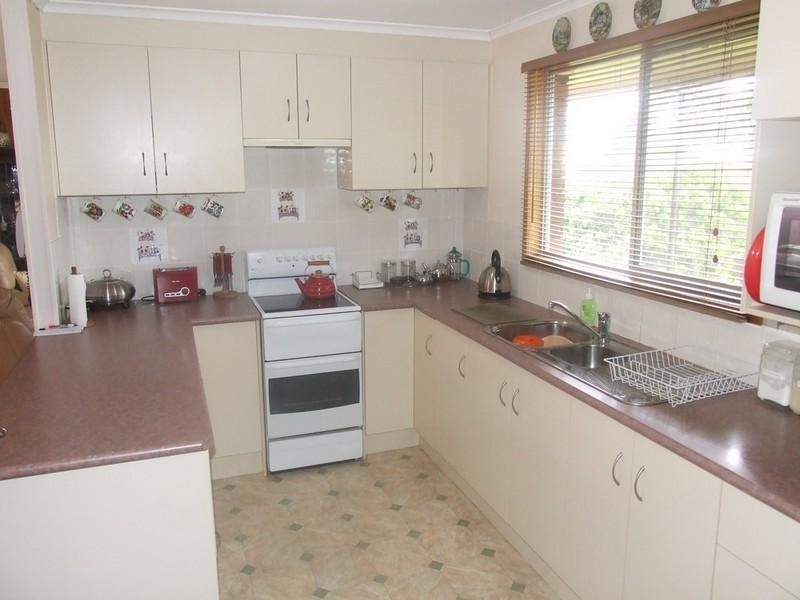 28 Railway Terrace, Crows Nest QLD 4355