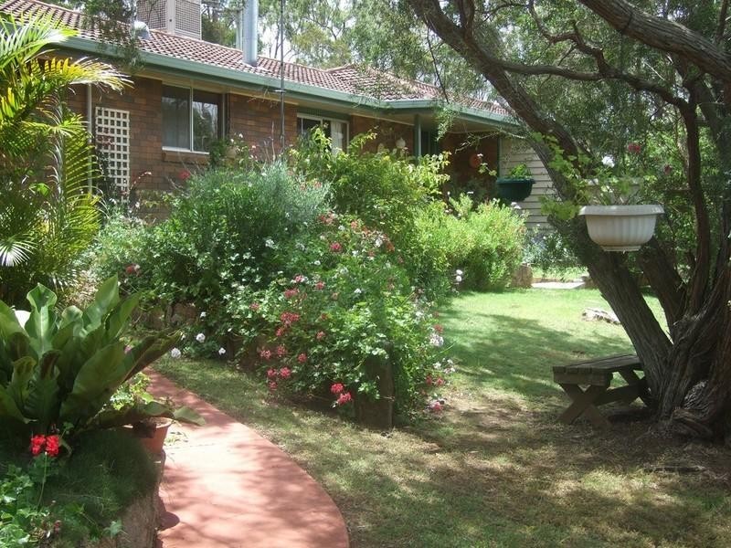 28 Railway Terrace, Crows Nest QLD 4355