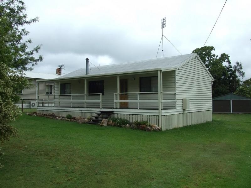 1 Oxford Street, Crows Nest QLD 4355