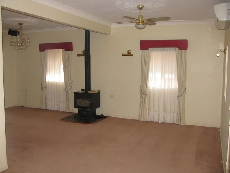 38 South Street, Crows Nest QLD 4355