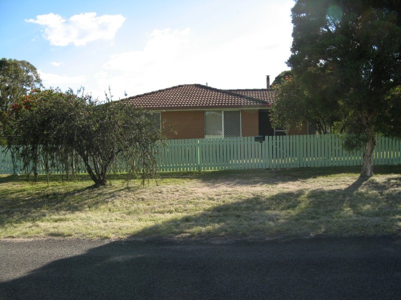 11 Grace Street, Crows Nest QLD 4355
