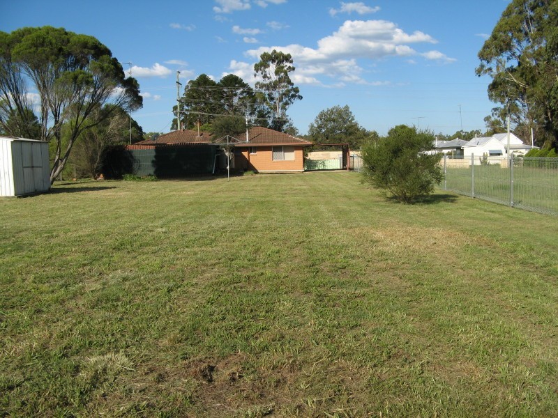 11 Grace Street, Crows Nest QLD 4355
