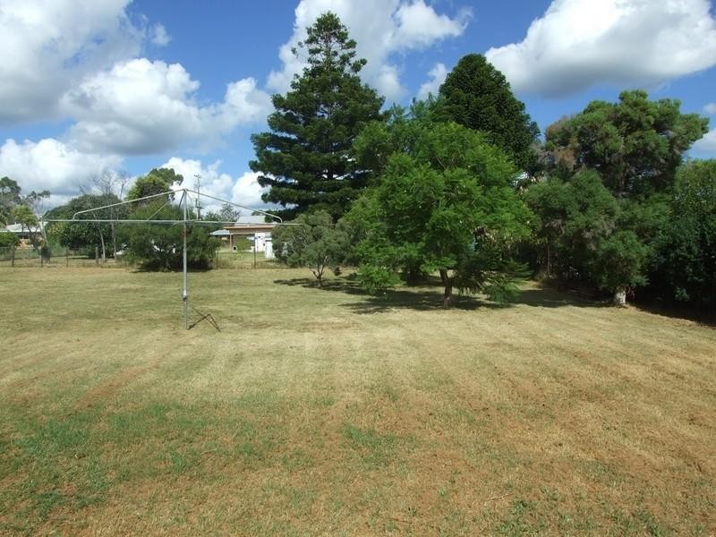 26 Mocatta Street, Goombungee QLD 4354