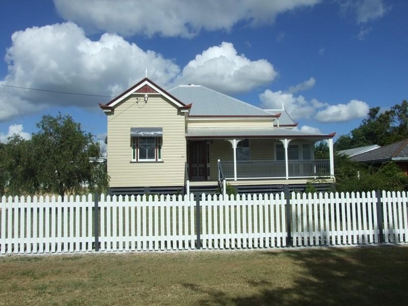 26 Mocatta Street, Goombungee QLD 4354