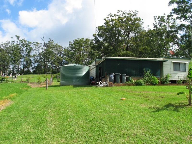 6 McErlean Road, Ravensbourne QLD 4352