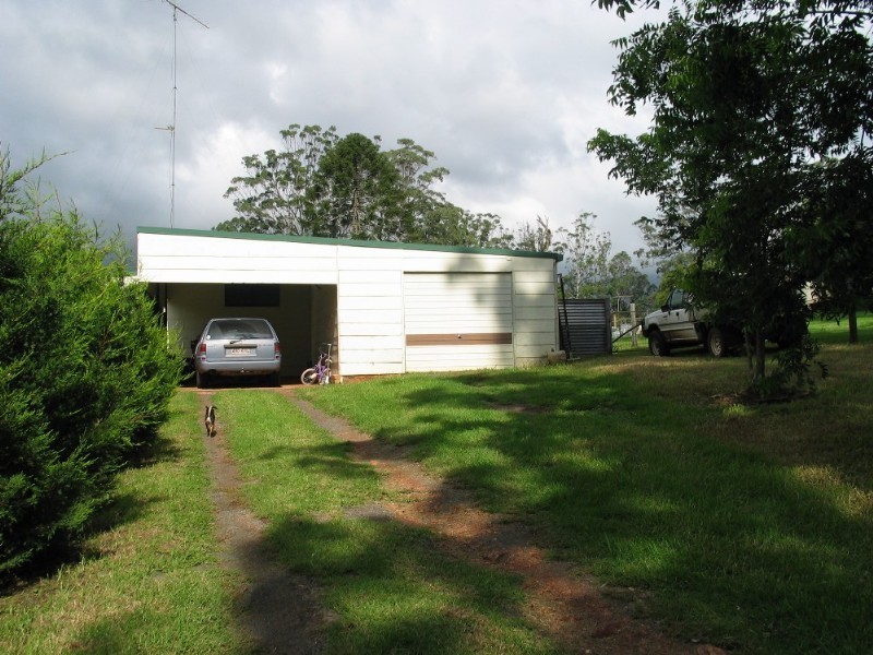 6 McErlean Road, Ravensbourne QLD 4352