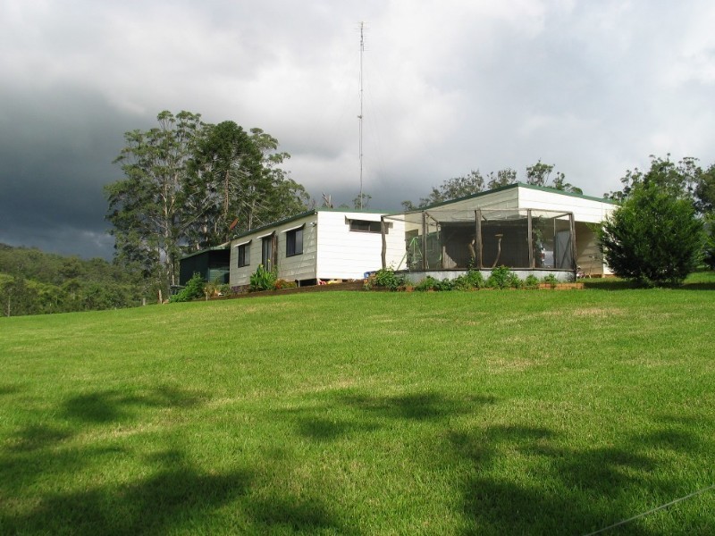 6 McErlean Road, Ravensbourne QLD 4352