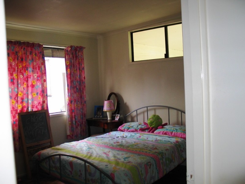 6 McErlean Road, Ravensbourne QLD 4352