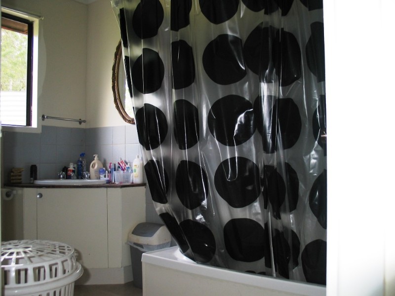 6 McErlean Road, Ravensbourne QLD 4352