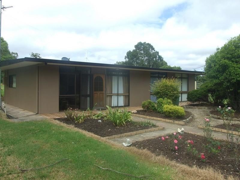 11 South Street, Crows Nest QLD 4355