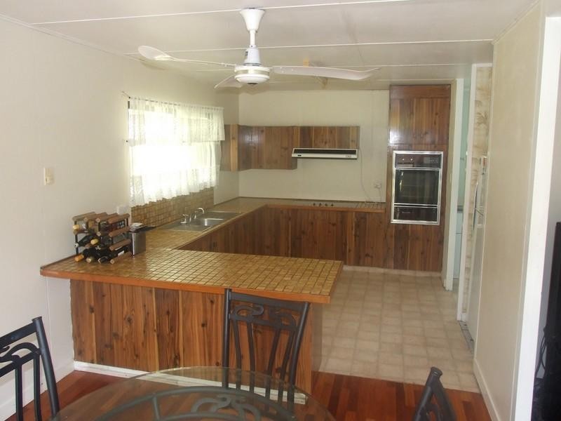 11 South Street, Crows Nest QLD 4355