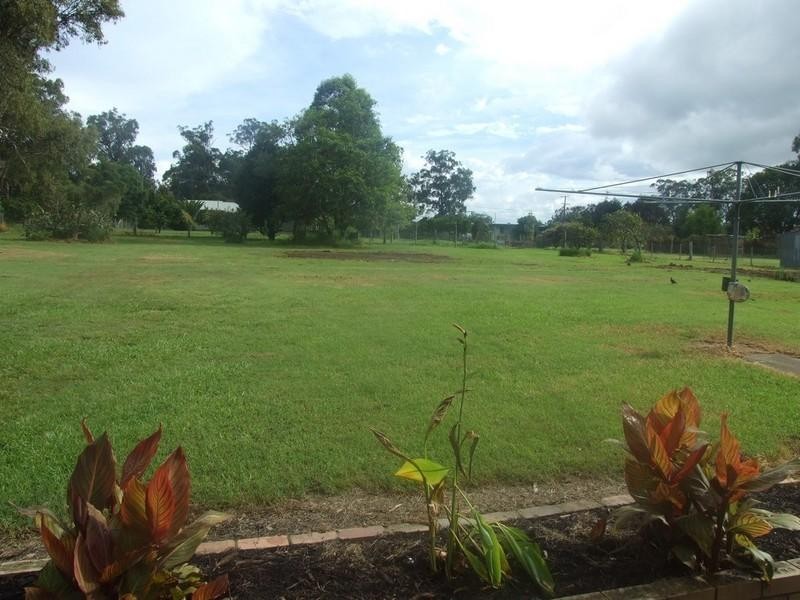 11 South Street, Crows Nest QLD 4355