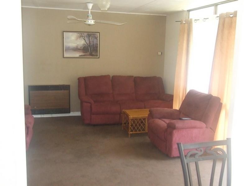 11 South Street, Crows Nest QLD 4355