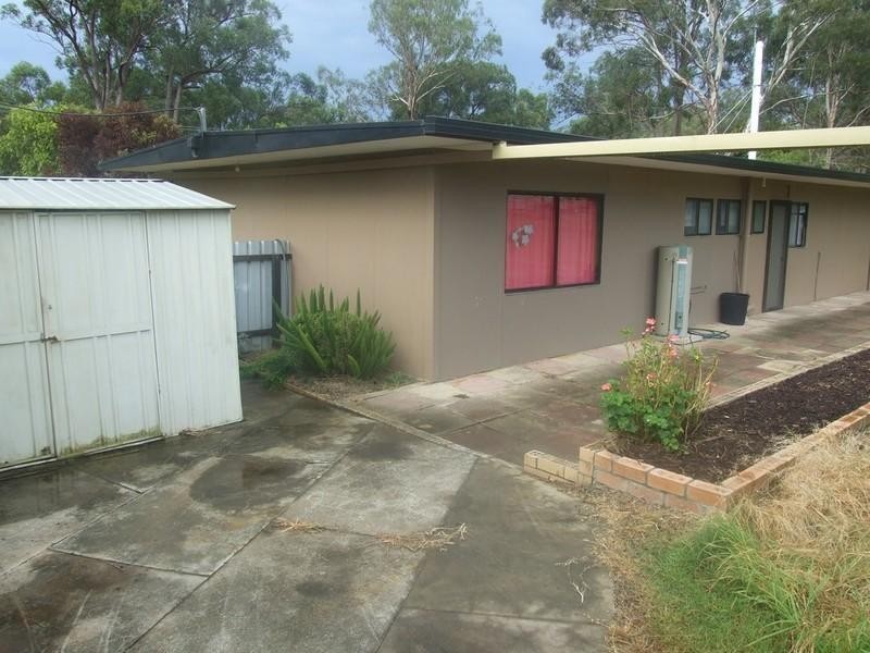 11 South Street, Crows Nest QLD 4355