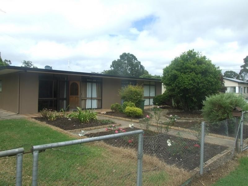 11 South Street, Crows Nest QLD 4355