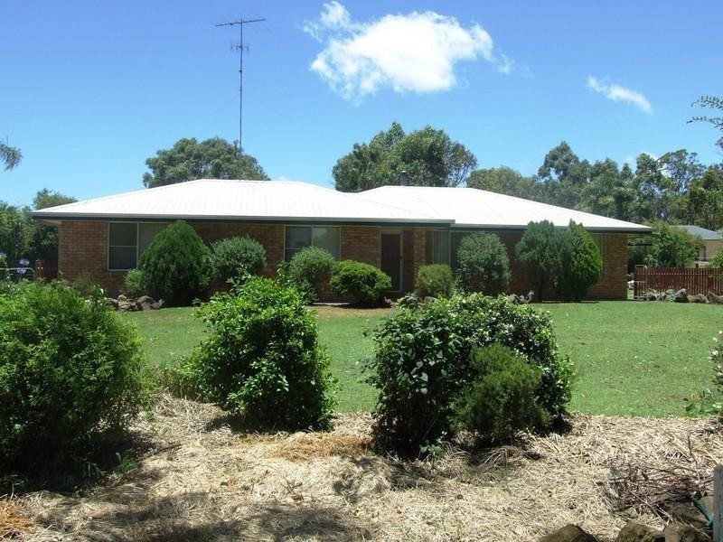 57 Albert Street West, Crows Nest QLD 4355