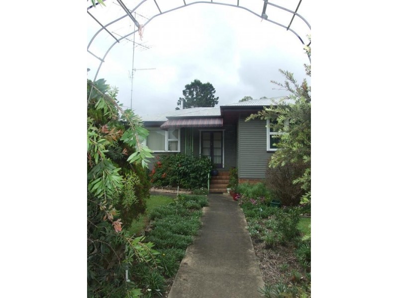 20 Toowoomba Road, Crows Nest QLD 4355