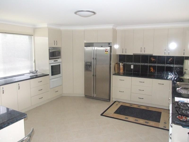 16 Vicky Avenue, Crows Nest QLD 4355