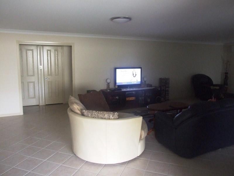 16 Vicky Avenue, Crows Nest QLD 4355