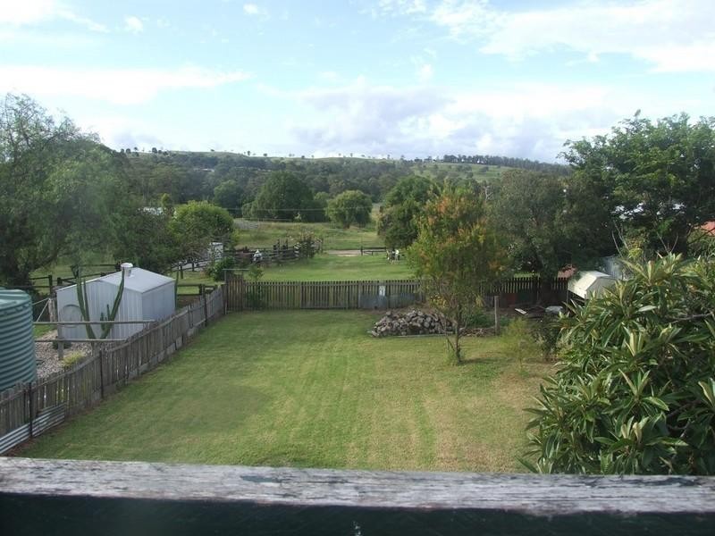 8 New England Highway, Crows Nest QLD 4355