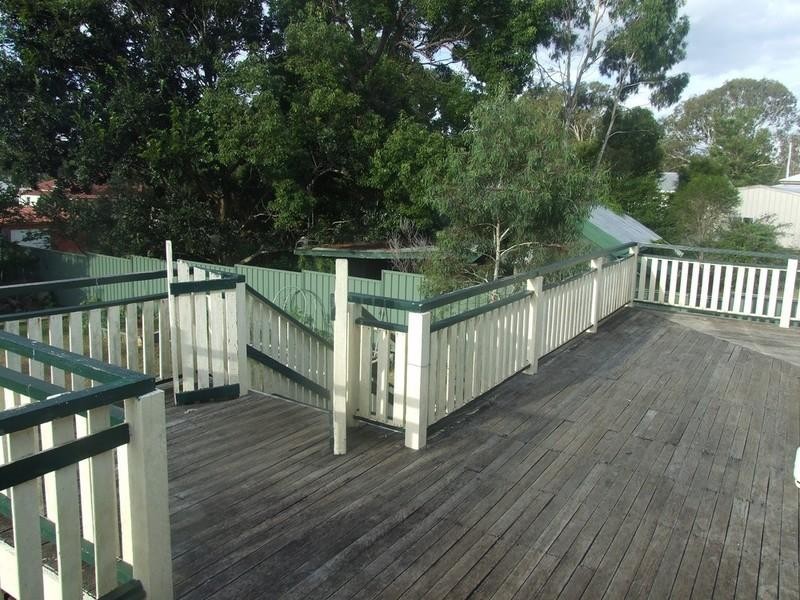 8 New England Highway, Crows Nest QLD 4355