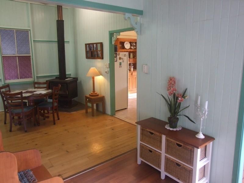 8 New England Highway, Crows Nest QLD 4355