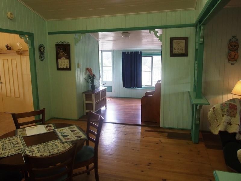 8 New England Highway, Crows Nest QLD 4355