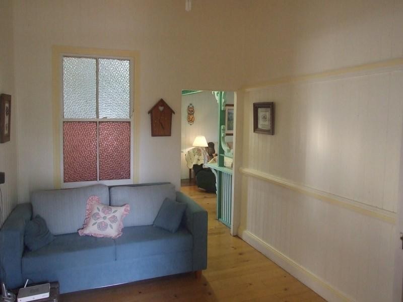 8 New England Highway, Crows Nest QLD 4355