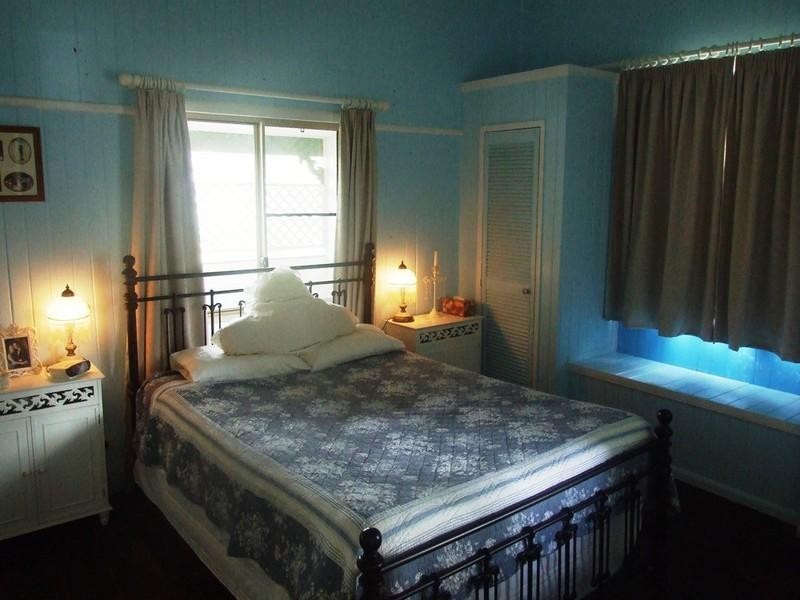 8 New England Highway, Crows Nest QLD 4355