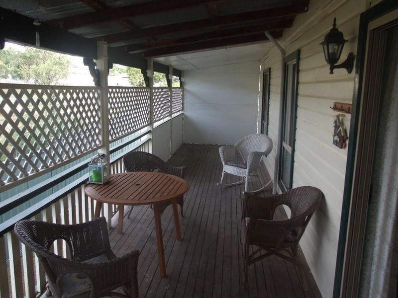 8 New England Highway, Crows Nest QLD 4355