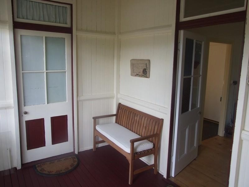 8 New England Highway, Crows Nest QLD 4355