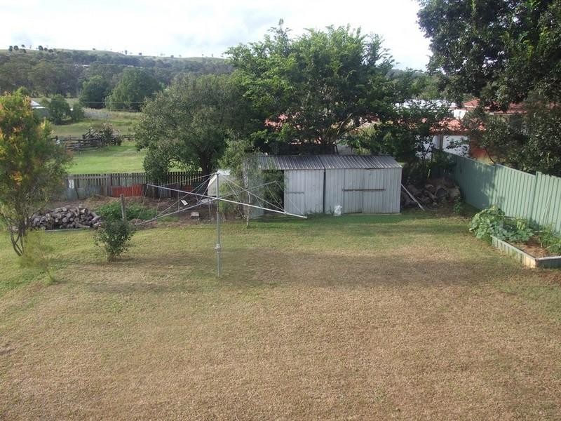 8 New England Highway, Crows Nest QLD 4355