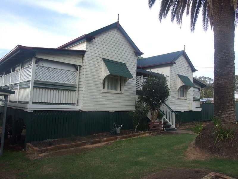 8 New England Highway, Crows Nest QLD 4355