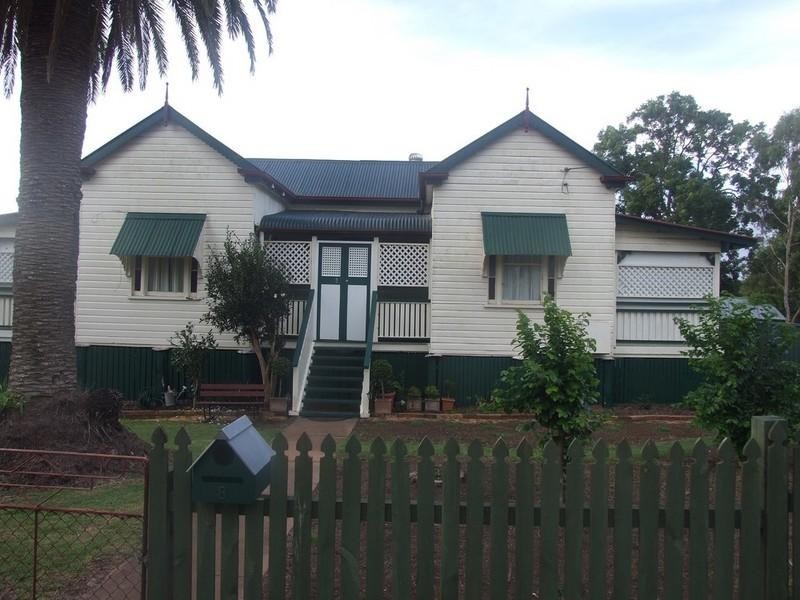 8 New England Highway, Crows Nest QLD 4355