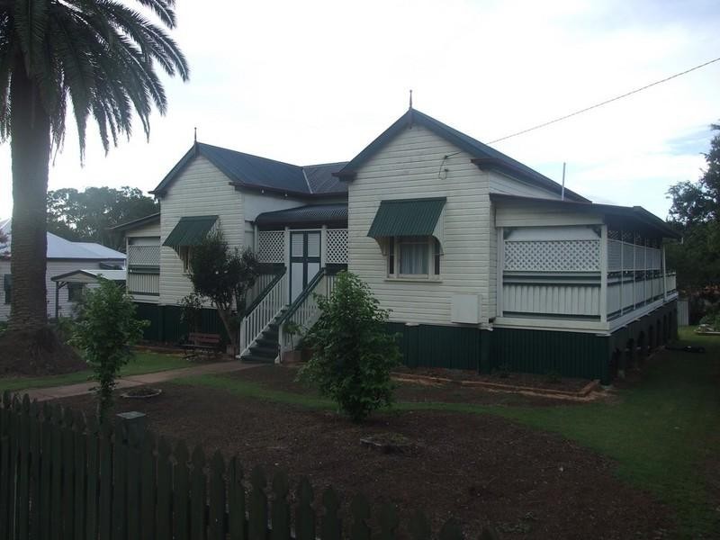 8 New England Highway, Crows Nest QLD 4355