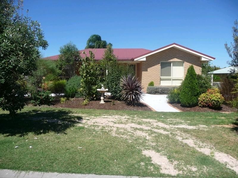 13 Lee Court, Crows Nest QLD 4355