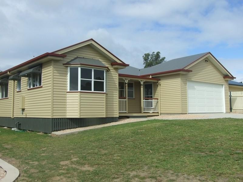 26 Samuel Avenue, Crows Nest QLD 4355