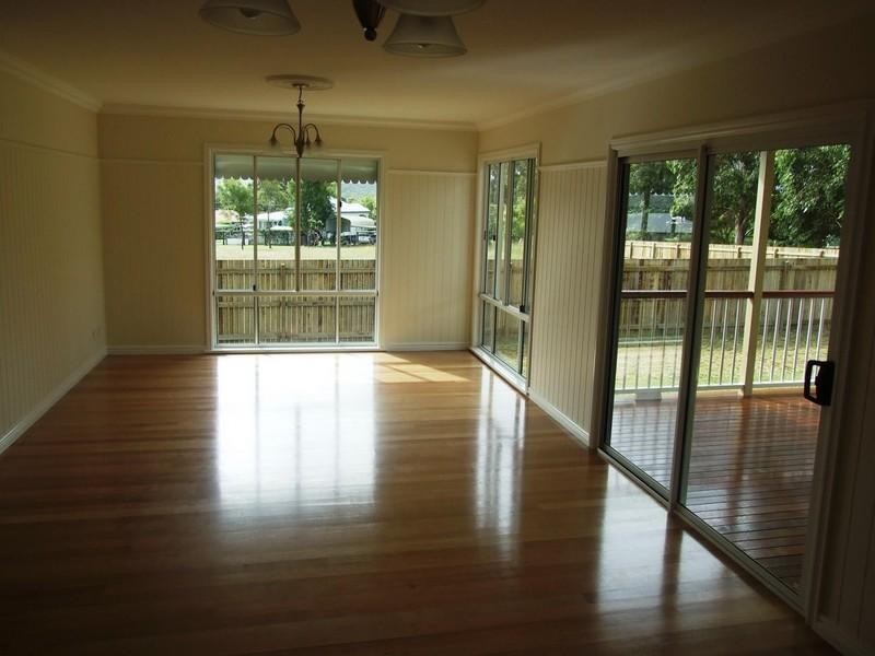 26 Samuel Avenue, Crows Nest QLD 4355