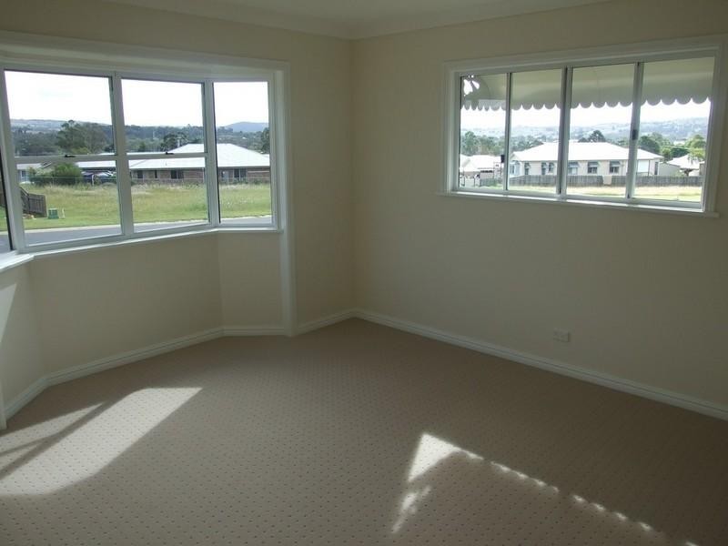 26 Samuel Avenue, Crows Nest QLD 4355