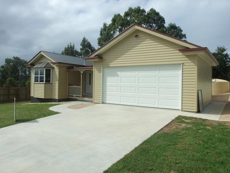 26 Samuel Avenue, Crows Nest QLD 4355