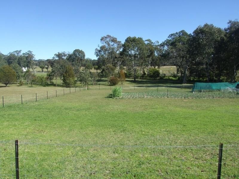 5 Parkland Drive, Crows Nest QLD 4355