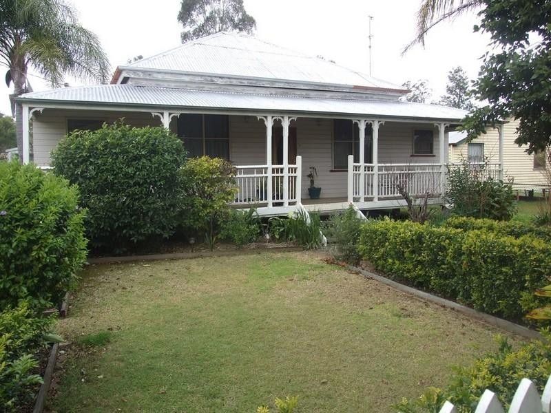 16 Toowoomba Road, Crows Nest QLD 4355