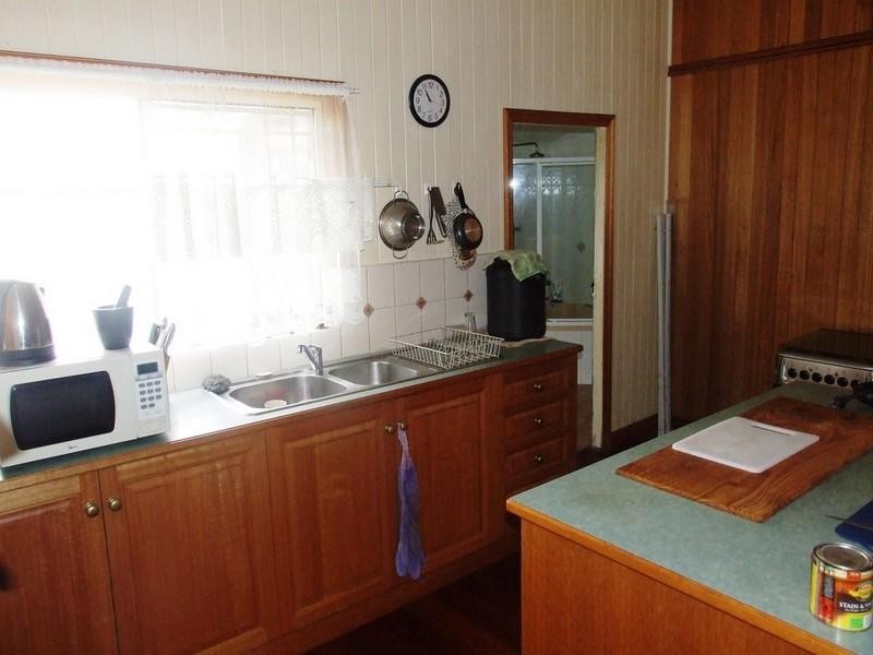 16 Toowoomba Road, Crows Nest QLD 4355