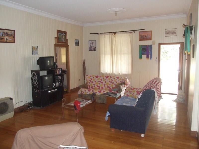 16 Toowoomba Road, Crows Nest QLD 4355