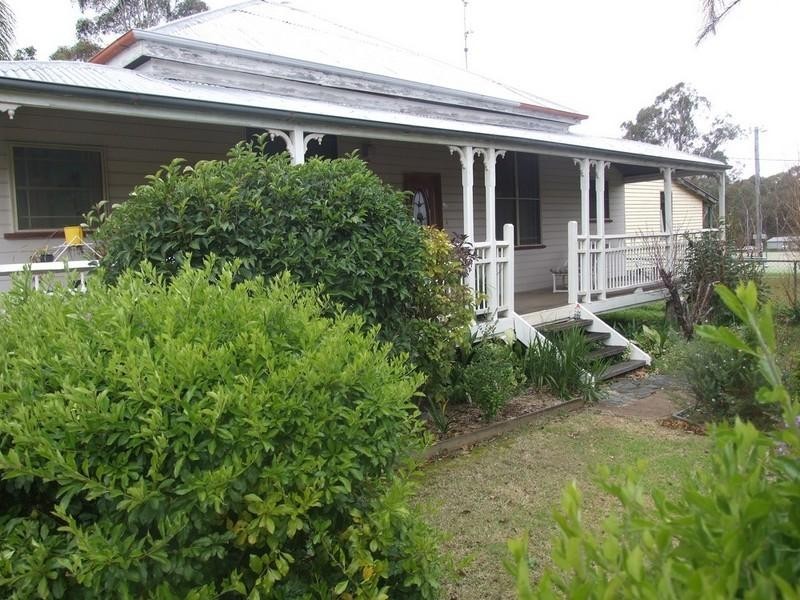 16 Toowoomba Road, Crows Nest QLD 4355