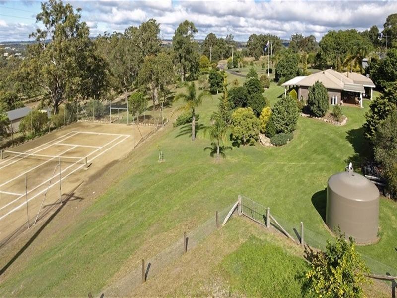 26 Devoncourt Road, Crows Nest QLD 4355